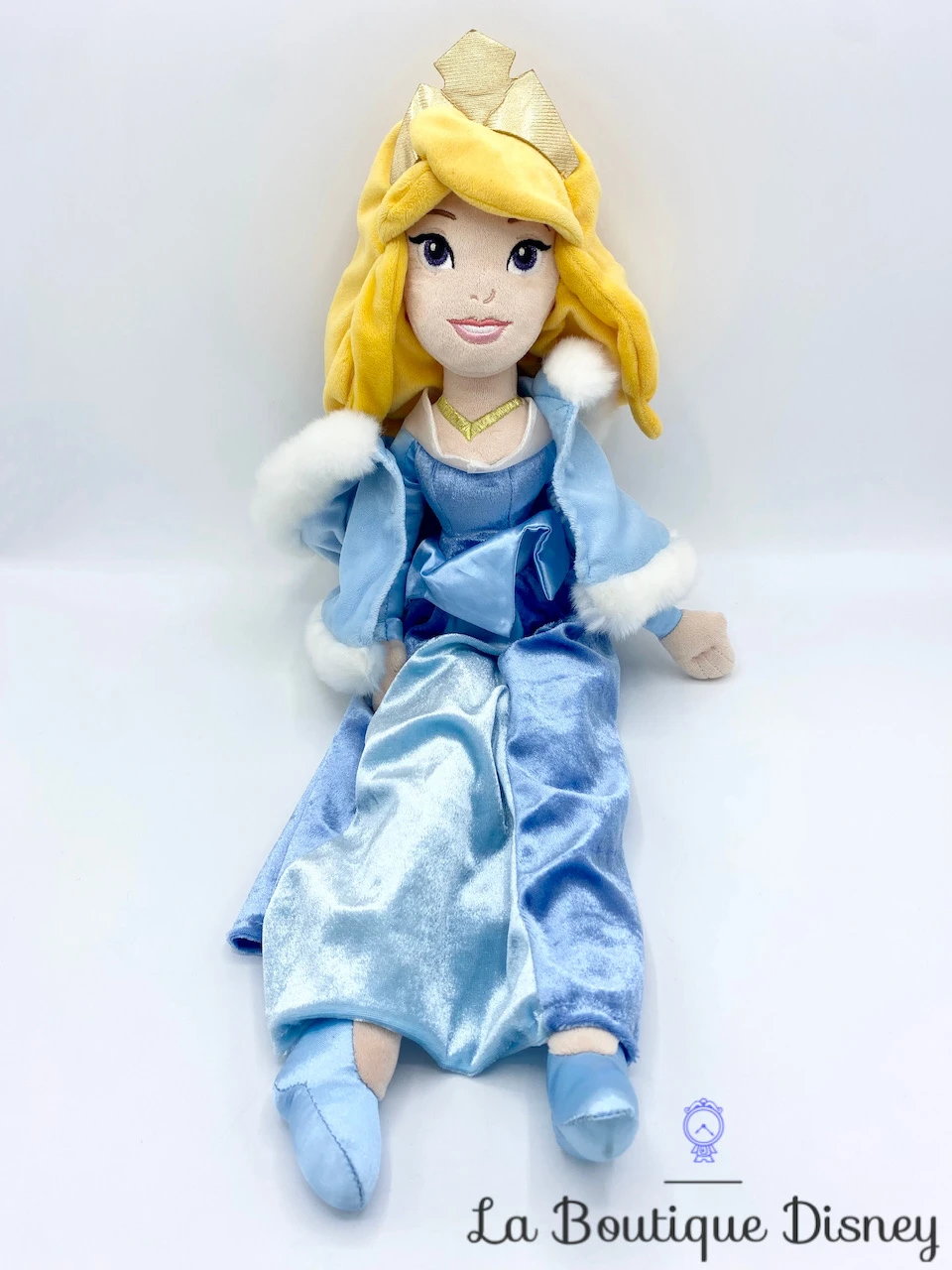 Poupée Chiffon Aurore Hiver Disney Store 2014 La Belle Au Bois Dormant Peluche Princesse Cape Manteau Bleu 52 Cm 3 Poupée Chiffon Aurore Hiver Disney Store 2014 La Belle Au Bois Dormant Peluche Princesse Cape Manteau Bleu 52 Cm