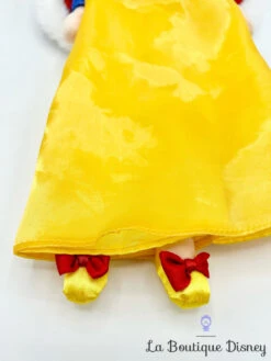 Poupée Chiffon Blanche Neige Hiver Disney Store 2019 Peluche Princesse Manteau Cape Rouge 48 Cm -Meilleur Jouets Magasin poupee chiffon blanche neige cape hiver disney store 2019 peluche 45 cm 3