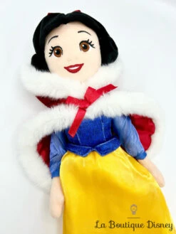 Poupée Chiffon Blanche Neige Hiver Disney Store 2019 Peluche Princesse Manteau Cape Rouge 48 Cm -Meilleur Jouets Magasin poupee chiffon blanche neige cape hiver disney store 2019 peluche 45 cm 4