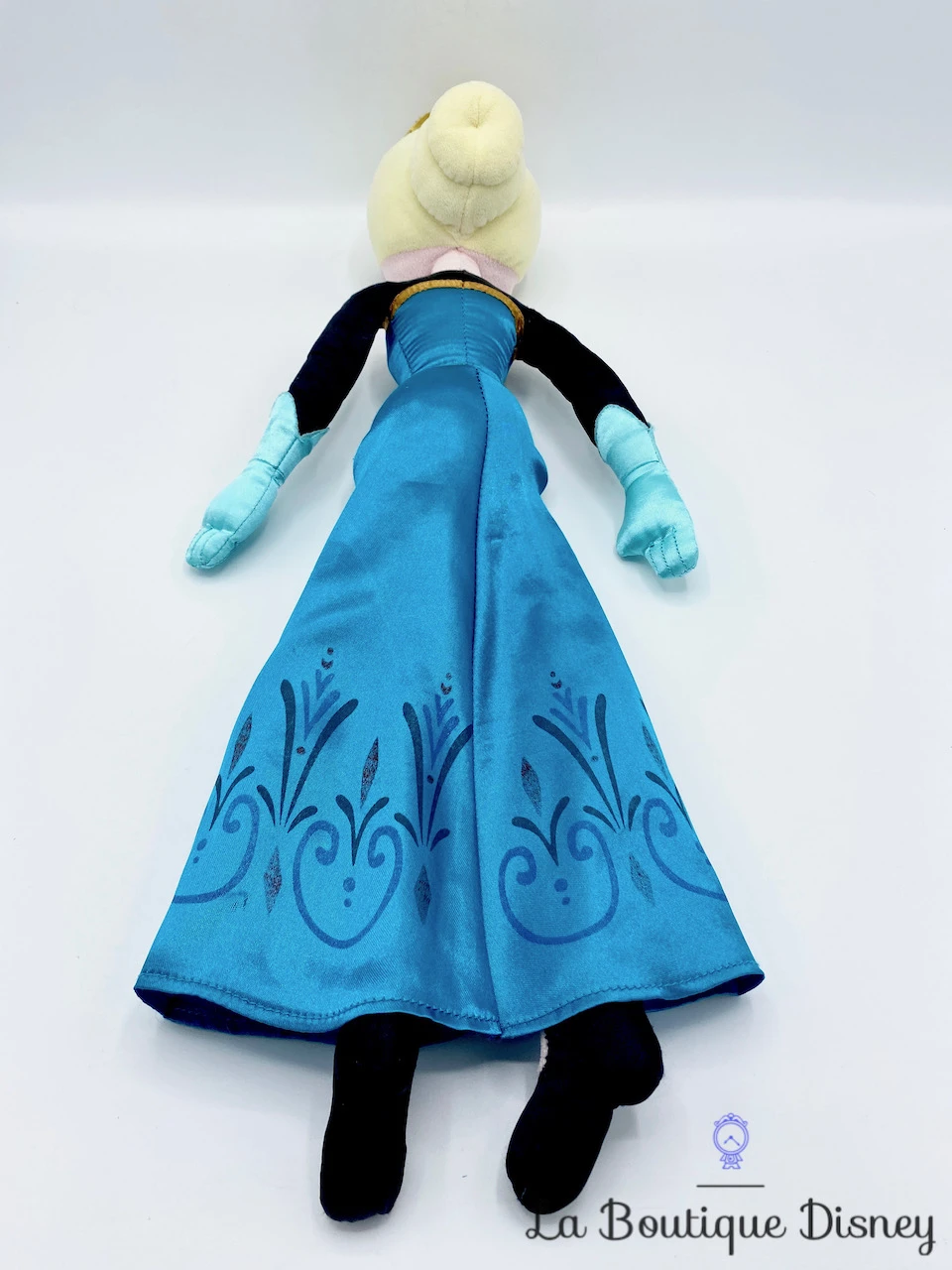 Poupée Chiffon Elsa La Reine Des Neiges Disney Store Peluche Cape Fourrure Hiver 53 Cm 7 Poupée Chiffon Elsa La Reine Des Neiges Disney Store Peluche Cape Fourrure Hiver 53 Cm – Image 5