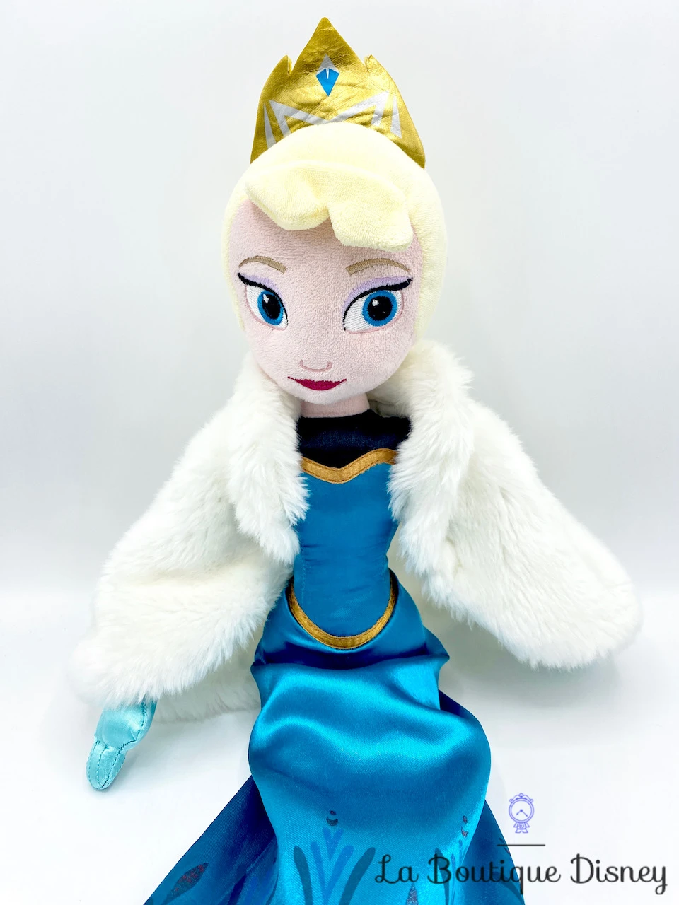 Poupée Chiffon Elsa La Reine Des Neiges Disney Store Peluche Cape Fourrure Hiver 53 Cm 4 Poupée Chiffon Elsa La Reine Des Neiges Disney Store Peluche Cape Fourrure Hiver 53 Cm – Image 2