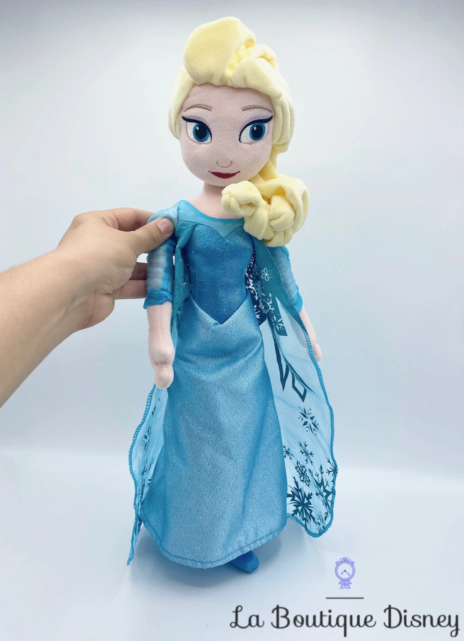 Poupée Chiffon Elsa La Reine Des Neiges Disney Store Disney Parks Peluche Princesse Robe Bleue 52 Cm 6 Poupée Chiffon Elsa La Reine Des Neiges Disney Store Disney Parks Peluche Princesse Robe Bleue 52 Cm – Image 4