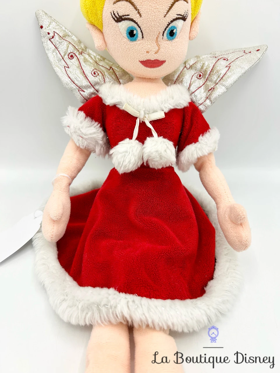 Poupée Chiffon Fée Clochette Noël Rouge Disney Store Peluche Peter Pan écusson 52 Cm 5 Poupée Chiffon Fée Clochette Noël Rouge Disney Store Peluche Peter Pan écusson 52 Cm – Image 3