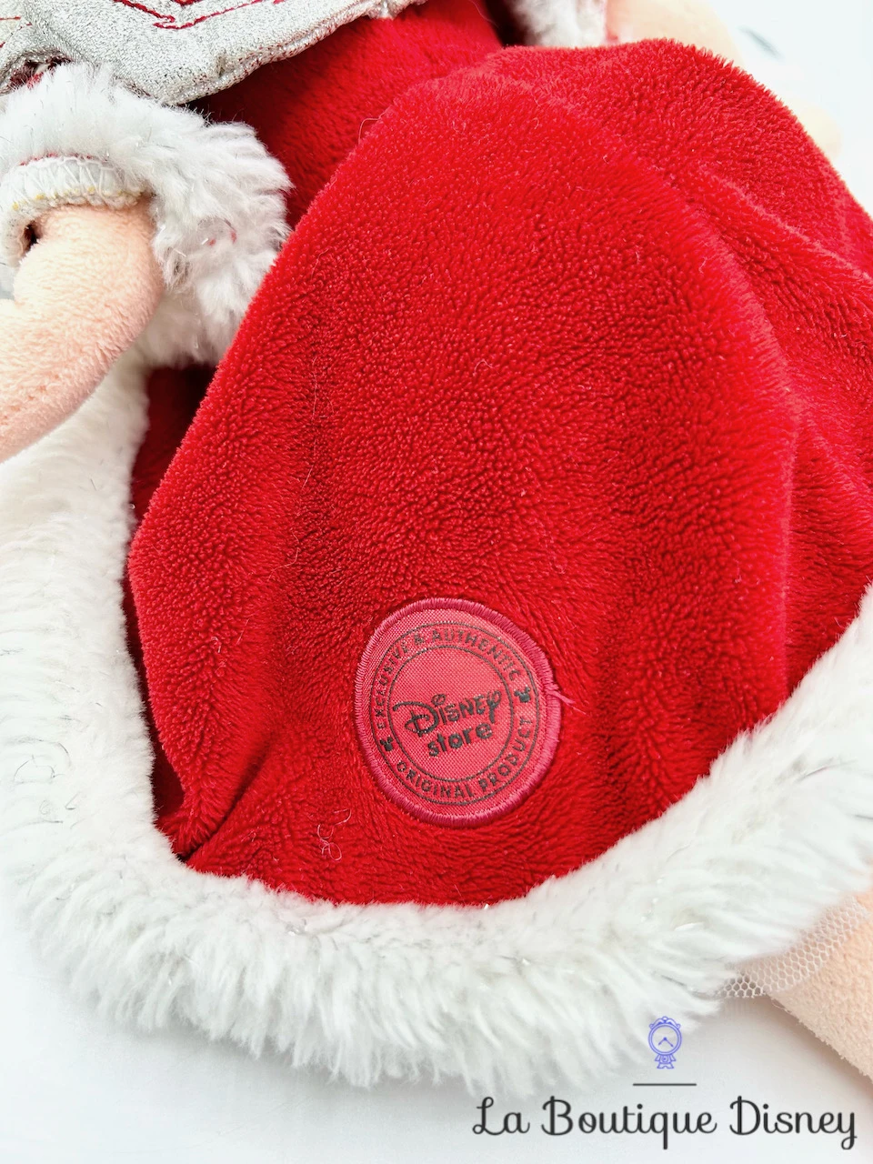 Poupée Chiffon Fée Clochette Noël Rouge Disney Store Peluche Peter Pan écusson 52 Cm 7 Poupée Chiffon Fée Clochette Noël Rouge Disney Store Peluche Peter Pan écusson 52 Cm – Image 5