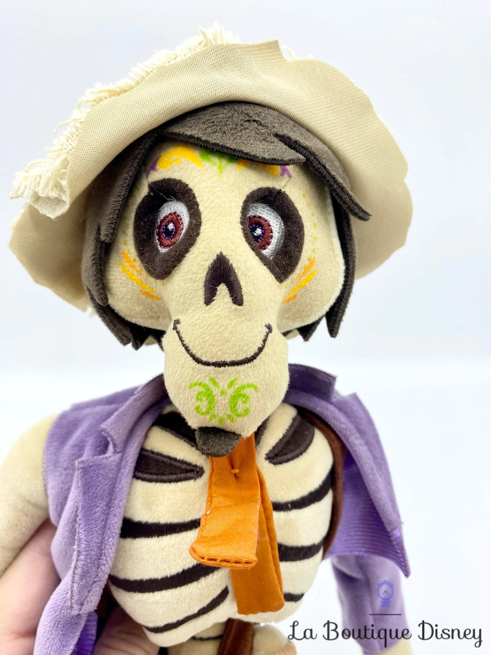 Poupée Chiffon Hector Rivera Coco Disney Store Peluche Squelette 45 Cm 4 Poupée Chiffon Hector Rivera Coco Disney Store Peluche Squelette 45 Cm – Image 2
