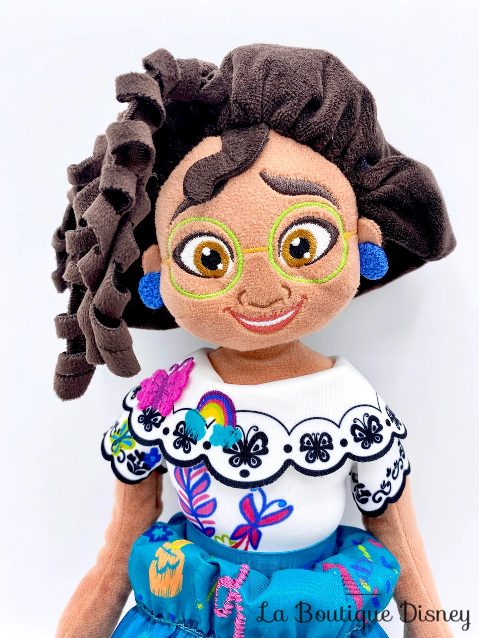 Poupée Chiffon Mirabel Madrigal Encanto Disney Store Peluche 48 Cm 4 Poupée Chiffon Mirabel Madrigal Encanto Disney Store Peluche 48 Cm – Image 2