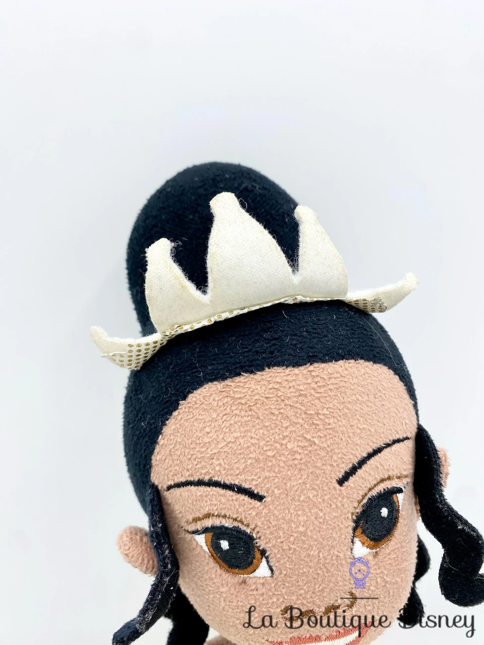 Poupée Chiffon Tiana Mariée La Princesse Et La Grenouille Disney Store Peluche Princesse Vert Fleur 53 Cm 9 Poupée Chiffon Tiana Mariée La Princesse Et La Grenouille Disney Store Peluche Princesse Vert Fleur 53 Cm – Image 7