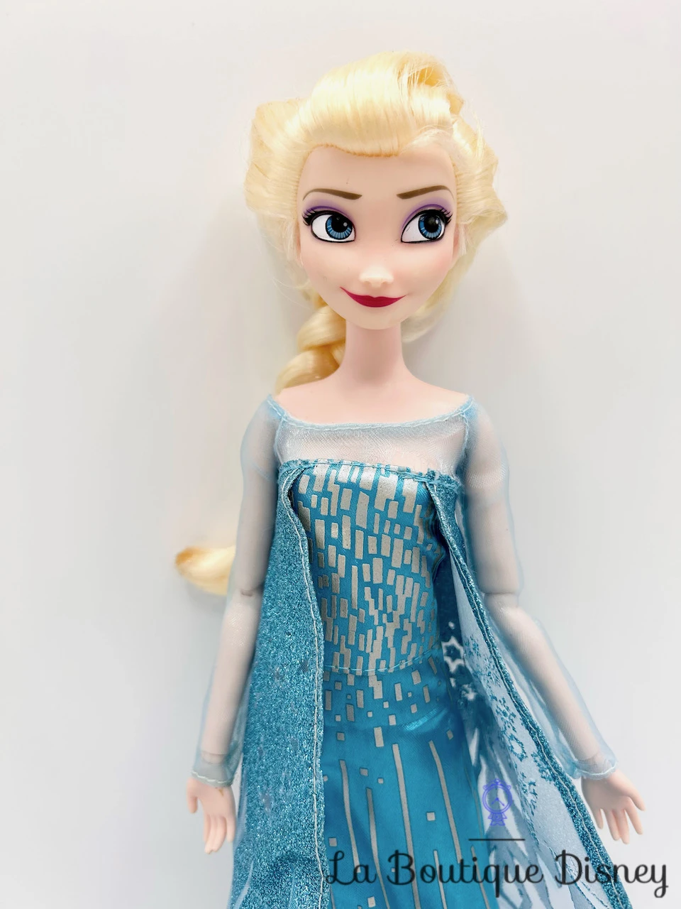 Poupée Elsa Disney Store 2020 La Reine Des Neiges Robe Paillettes Bleu 4 Poupée Elsa Disney Store 2020 La Reine Des Neiges Robe Paillettes Bleu – Image 2