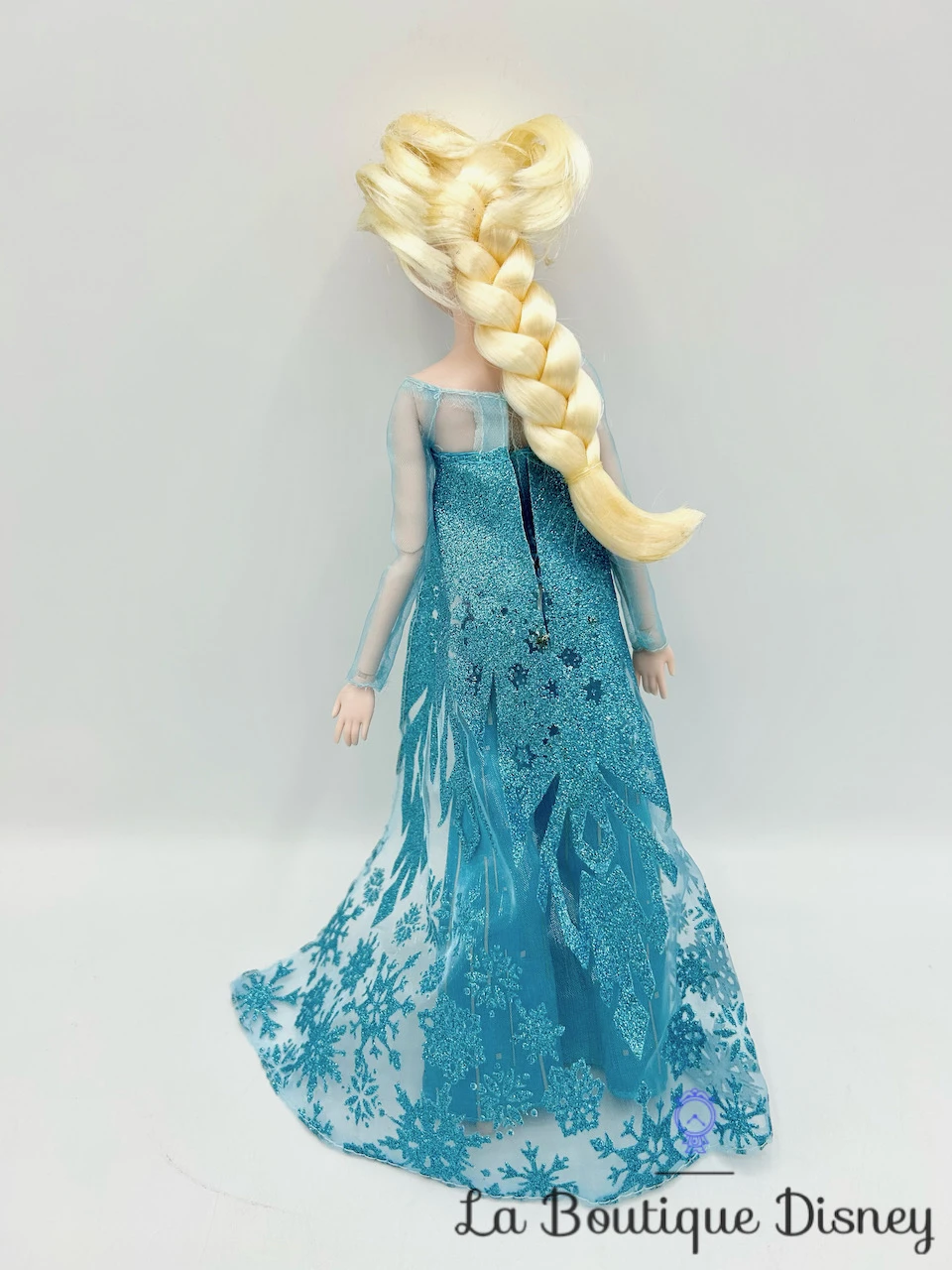 Poupée Elsa Disney Store 2020 La Reine Des Neiges Robe Paillettes Bleu 5 Poupée Elsa Disney Store 2020 La Reine Des Neiges Robe Paillettes Bleu – Image 3