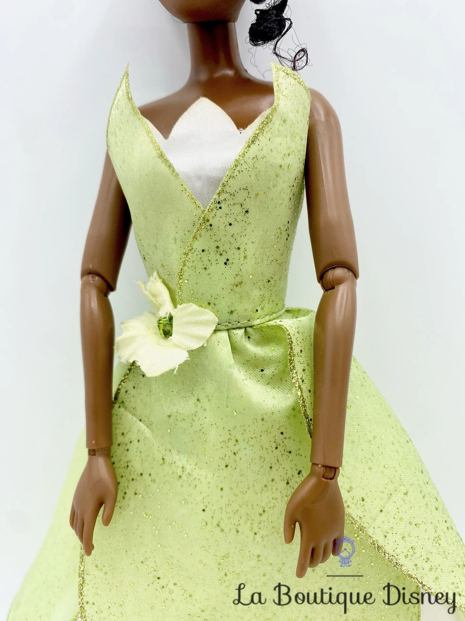 Poupée Tiana La Princesse Et La Grenouille Disney Store Mannequin Robe Verte 32 Cm 5 Poupée Tiana La Princesse Et La Grenouille Disney Store Mannequin Robe Verte 32 Cm – Image 3