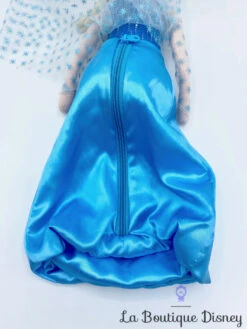 Range Pyjama Elsa La Reine Des Neiges Disney Frozen Jemini Poupée Chiffon Peluche 53 Cm -Meilleur Jouets Magasin range pyjama elsa la reine des neiges disney frozen poupee chiffon peluche princesse 5